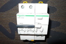 DISJONCTEUR C16A 30mA A9F74216