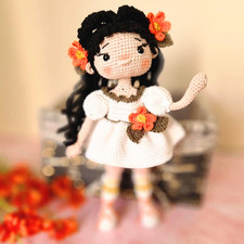 Bambola bambina fiori