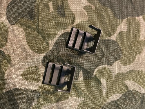 Vietnam era helmet chin - m1,