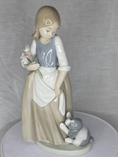 Statuina Nao by Lladro bambina