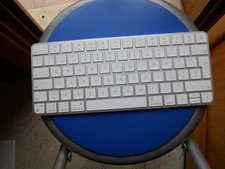 Apple Magic Keyboard QWERTY