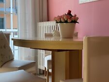 Tavolo rotondo colore legno chiaro con 5 sedie - usato ottime condizioni -