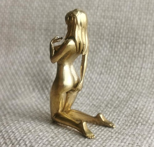 Statua ragazza posizione