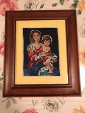 Quadro MADONNA CON BAMBINO ricamato a mezzo punto cornice in legno cm.33 x cm.40