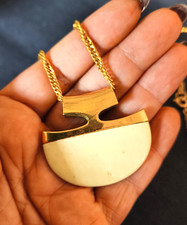 collana con ciondolo in smalto panna vintage americana anni 60 Trifari