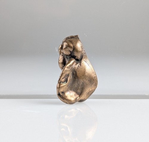 Brutalista ciondolo scultura