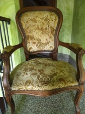 Poltrona antica in noce, epoca