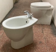 Set Wc Bidèt bianchi e graziosi 