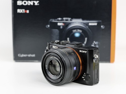 Sony rx1r con f - rx1r, f/2.0