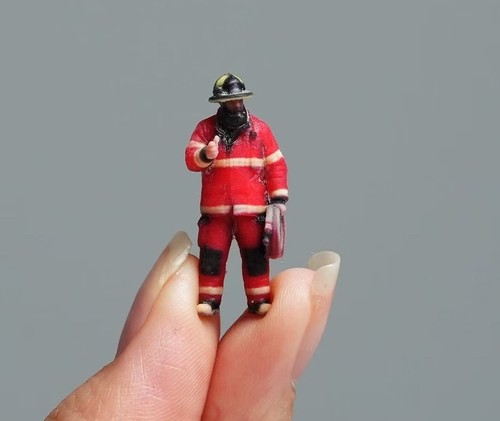 Modellino statuina dipinto