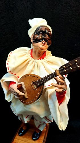 Pulcinella con mandolino