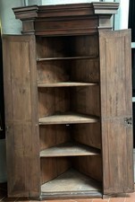 Angoliera in legno Armadio