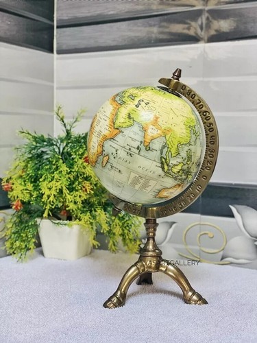 Antico mappamondo decorativo