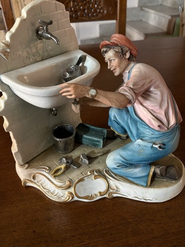 Capodimonte statuina - , in