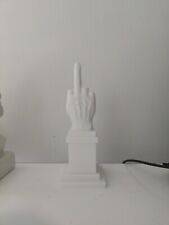 Statua Con Basamento - design dito medio love borsa milano  Cattelan L.O.V.E. 