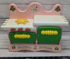 Torta corta fragola vintage