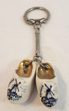 Delft Shoe Clogs Souvenir Key Chain HOLLAND Windmill White Blue