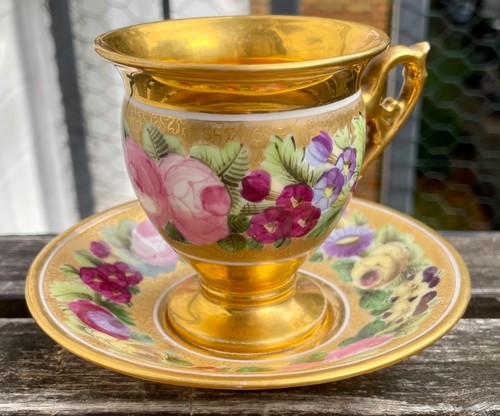 Antica tazza piattino
