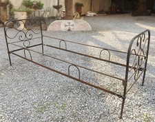 Letto in ferro battuto, epoca primo '800, con finiture dorate