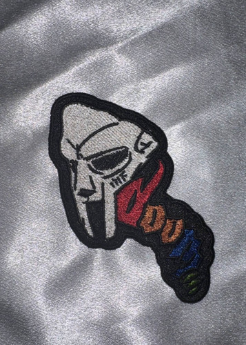 Doom maschera ferro su - ferro,