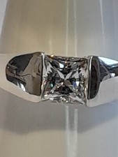 Anello solitario Cubic