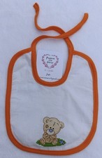 Bavaglino neonato in Aida ricamato a punto croce– personalizzato con il nome