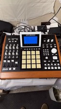 Centro di produzione musicale Akai MPC5000 - avvio, schermo vuoto - da riparare