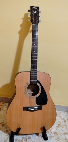 Chitarra acustica yamaha