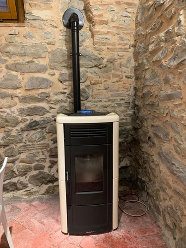 Stufa pellet usata - a,