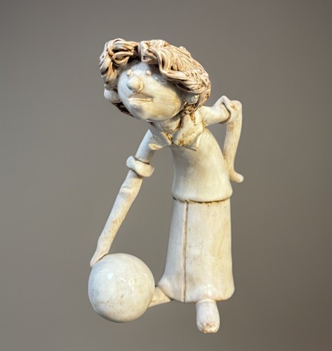 Statuina scultura bowler