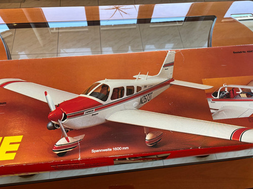 Piper cherokee graupner - piper,