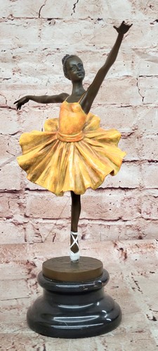 Statua ballerina contemporanea