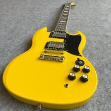 Vendo chitarra elettrica, gialla SG, personalizzabile e spedita dall'uomo