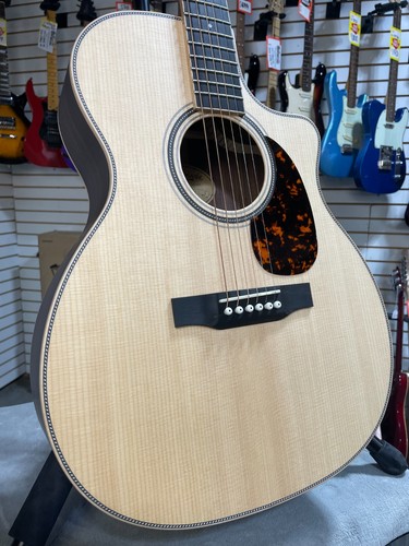 Larrivee acoustic guitar - larrivee, vm-40