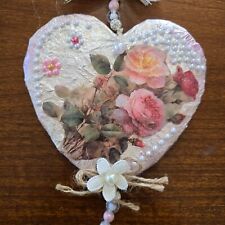 DECORAZIONE DECOUPAGE CUORE DA PARETE PERLE E ROSE 15 X 15 CM FATTO A MANO