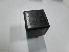 Relè auto cod: 90464760 Tyco.  [7004.15]