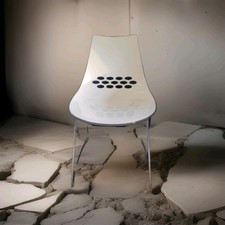 UNA SEDIA DA UFFICIO/PRANZO