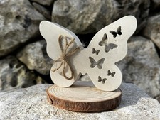 SEGNAPOSTO FARFALLA CON BASE IN LEGNO, BOMBONIERA BATTESIMO NASCITA BIMBO BIMBA