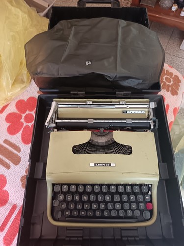 Macchina scrivere olivetti - da,