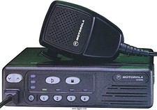 Motorola GM950 UHF  con   microfono   403/ 470 MHz