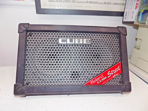 Roland cube street - cube,