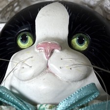 Pagliaccetto e cofano floreale