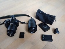 Nikon D3100, obiettivi 55/300 e 18/55, una batteria e due caricabatterie.