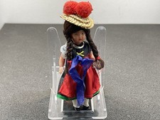 Vecchia bambola da collezione