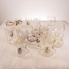 lotto di 4 bicchierini da liquore vintage piu 6 mini caraffe, 10 pezzi
