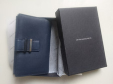 Portafoglio donna Piquadro in pelle blu. Nuovo mai usato, confezione originale.