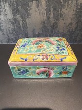 Scatola con coperchio a terra