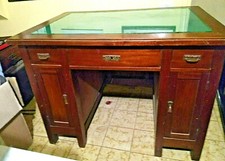 SCRIVANIA-CATTEDRA MINISTERIALE DA CENTRO-PRIMI 900-ARTE POVERA