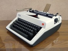 Macchina da scrivere Olympia Monica de Luxe, anno 1978, oggetto cult, condizioni 1A, n. Fb.