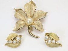 VTG Crown Trifari Brushed Gold